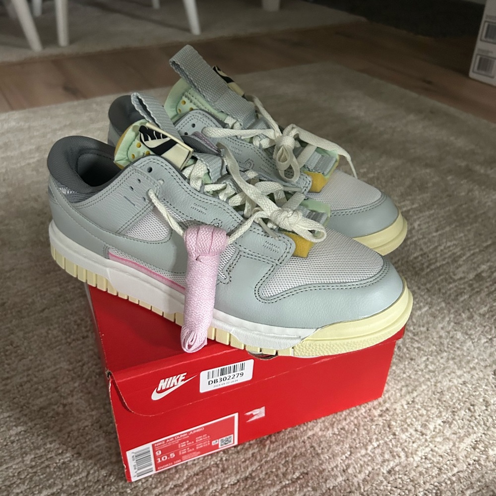 BRAND NEW DUNKS